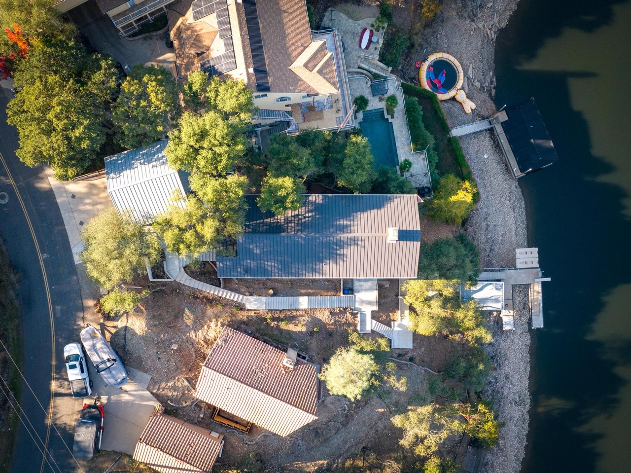 aerial view of 5045 lakeshore